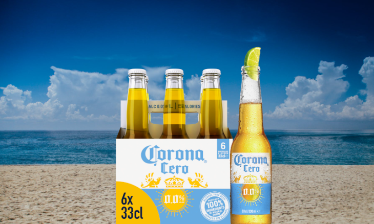 Corona Cero sixpack op het strand
